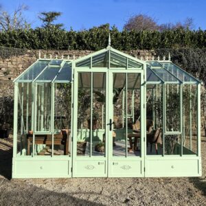 Invernadero de Antaño Clásico de 3,50m de ancho, con ventana abuhardillada sobre base de aluminio.